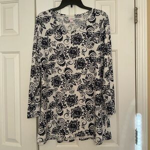 Lularoe NWOT Small Blue & White Paisley Elizabeth Tunic Top